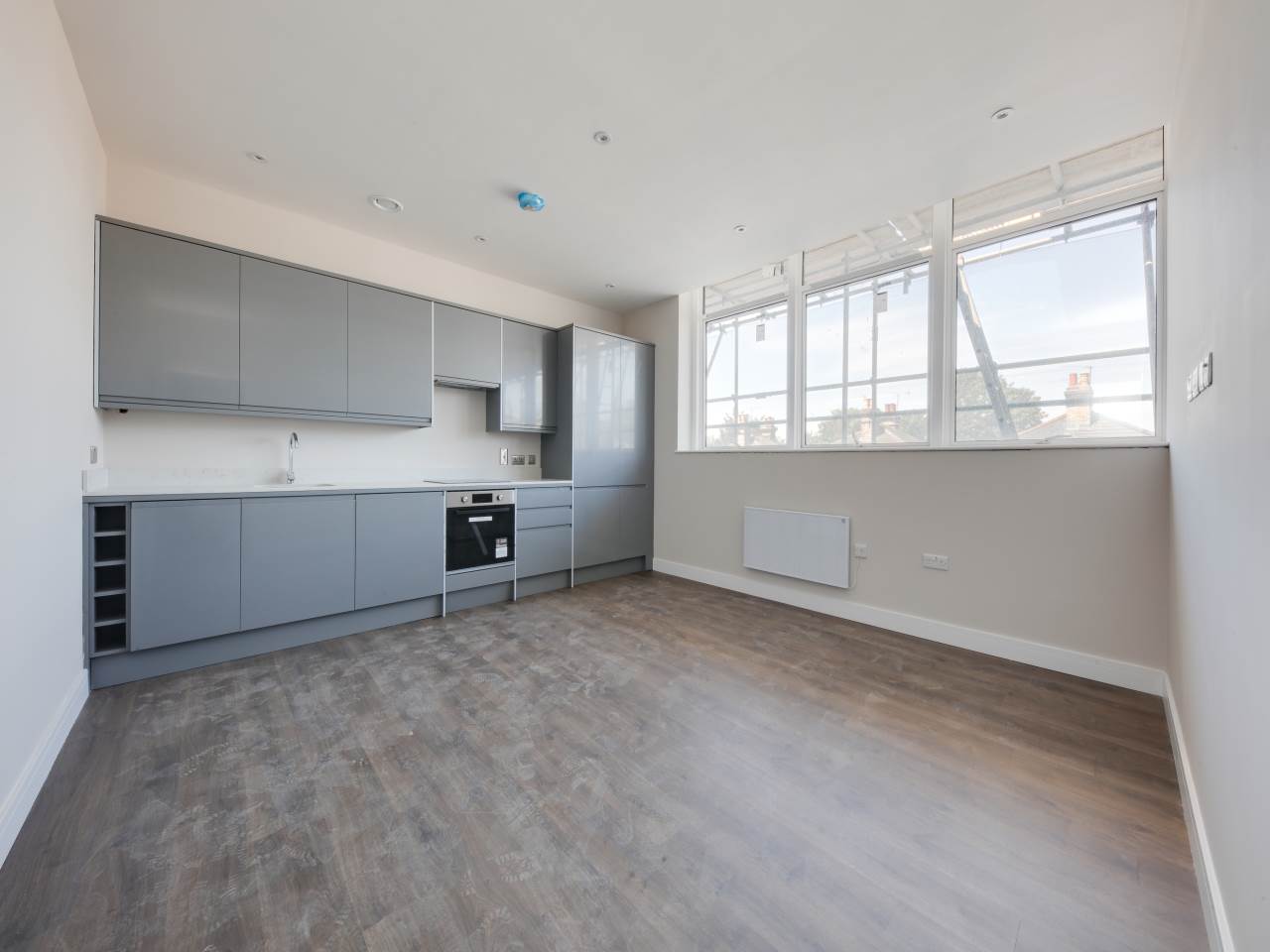 2 bed apartment for sale in Victoria Road , Romford 4