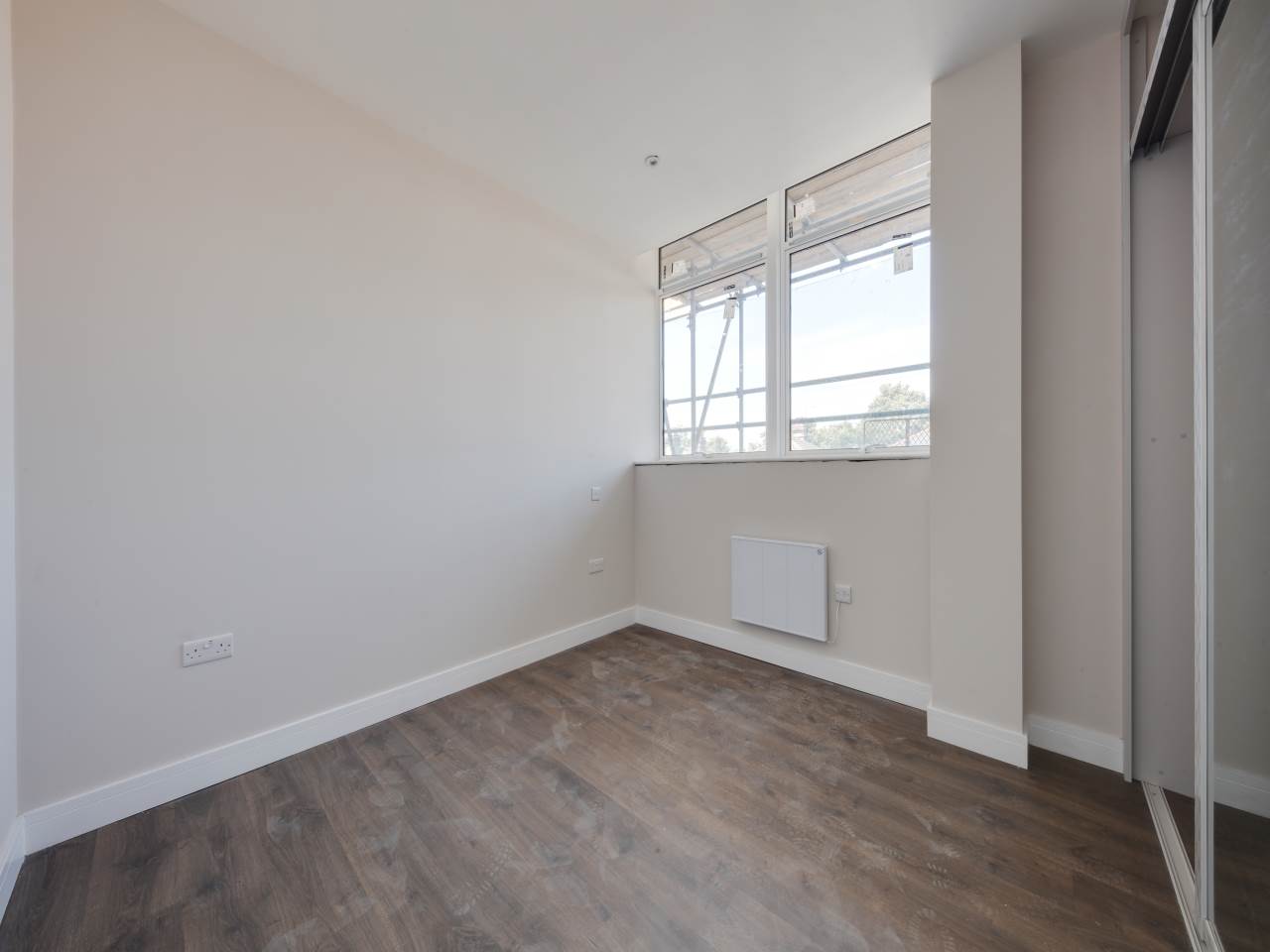 2 bed apartment for sale in Victoria Road , Romford 5
