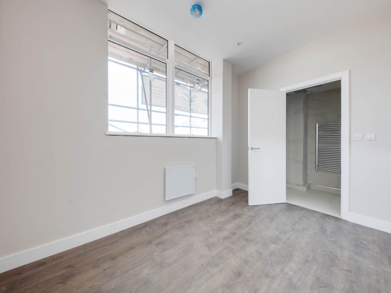 2 bed apartment for sale in Victoria Road , Romford 3