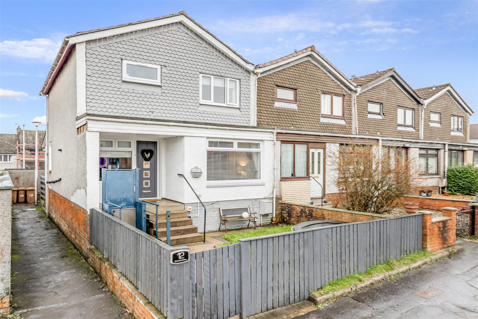 4 bed end of terrace house for sale in Sutherland Drive, Denny, FK6 