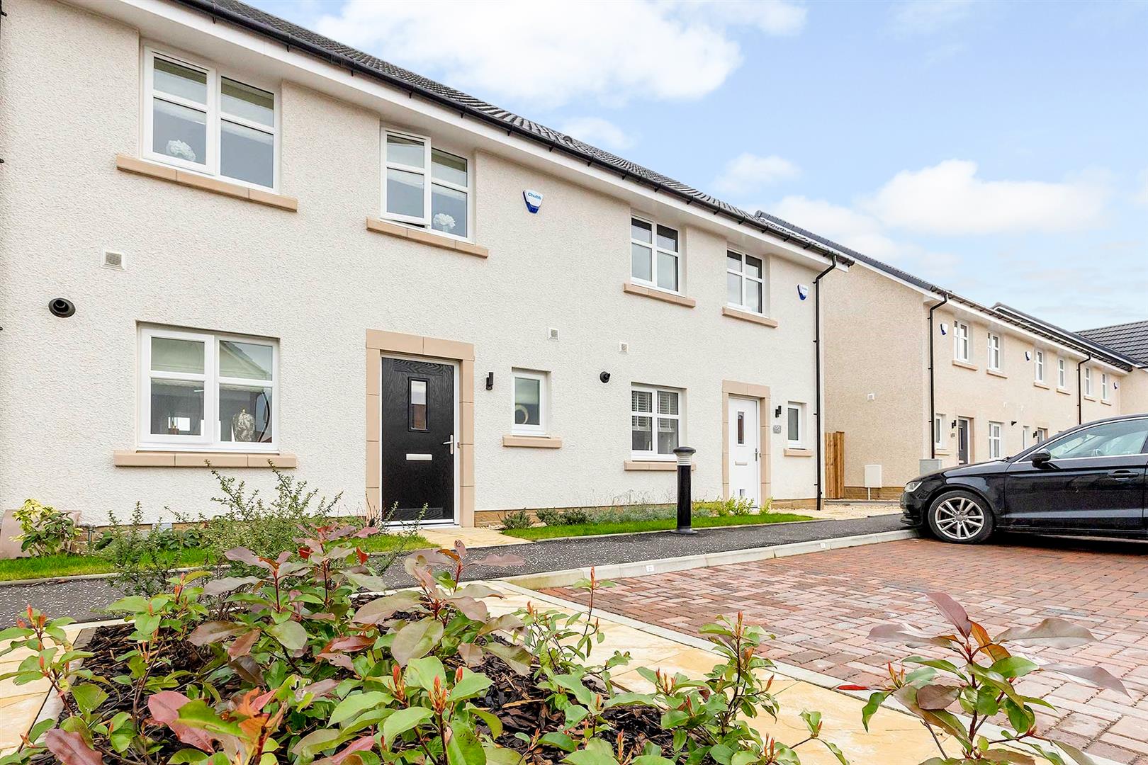 3 bed terraced house for sale in Ferniesyde Court, Falkirk - Property Image 1