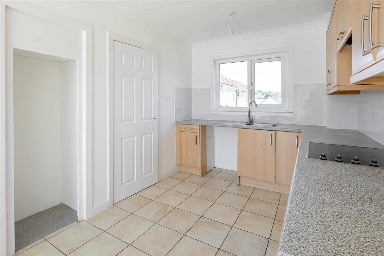 3 bed terraced house for sale in Dundaff Court, Denny 7