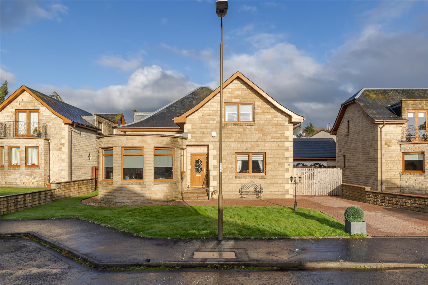 6 bed detached house for sale in Lyoncross, Bonnybridge 0