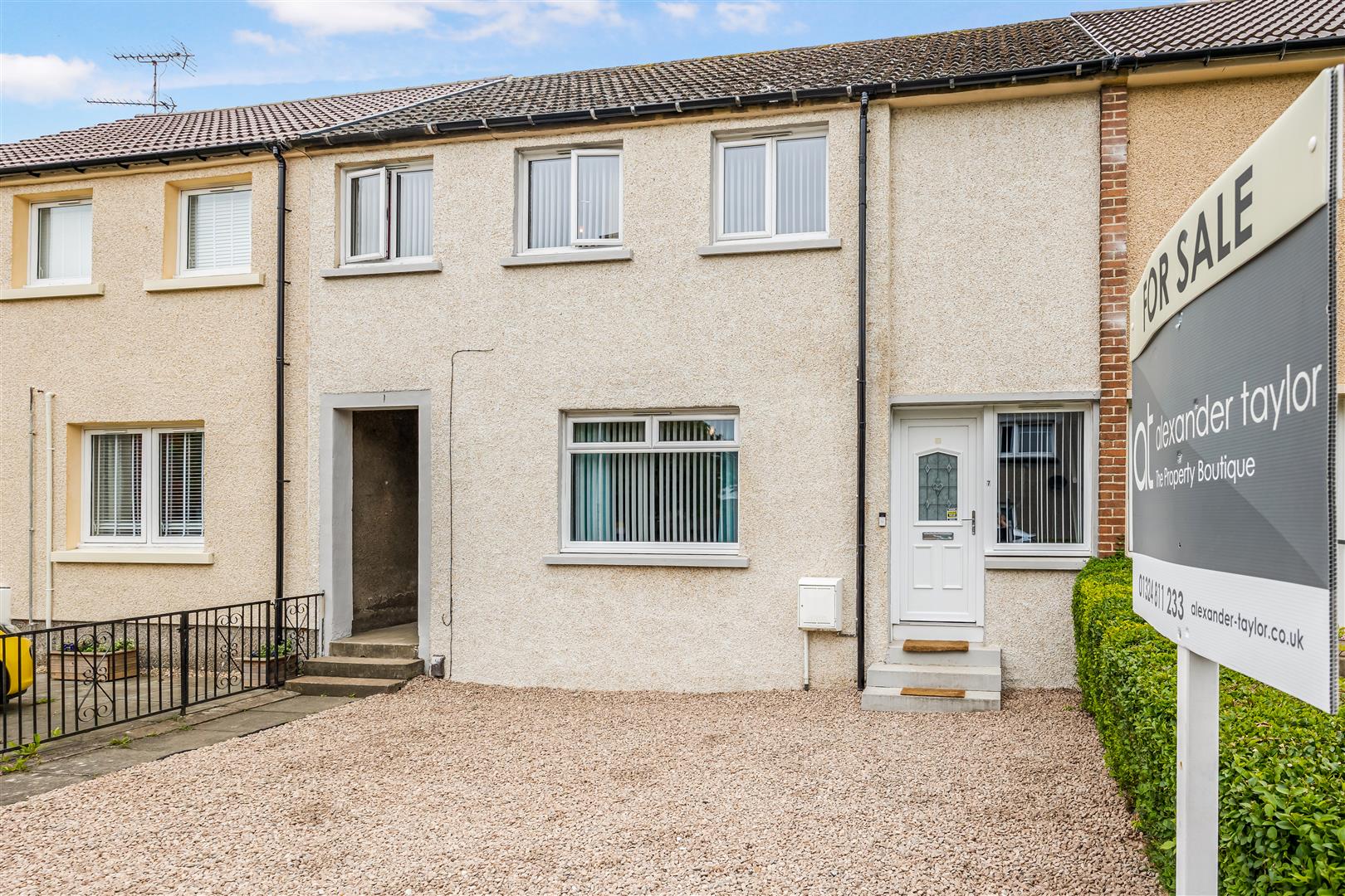 4 bed terraced house for sale in Derwent Avenue, Falkirk - Property Image 1