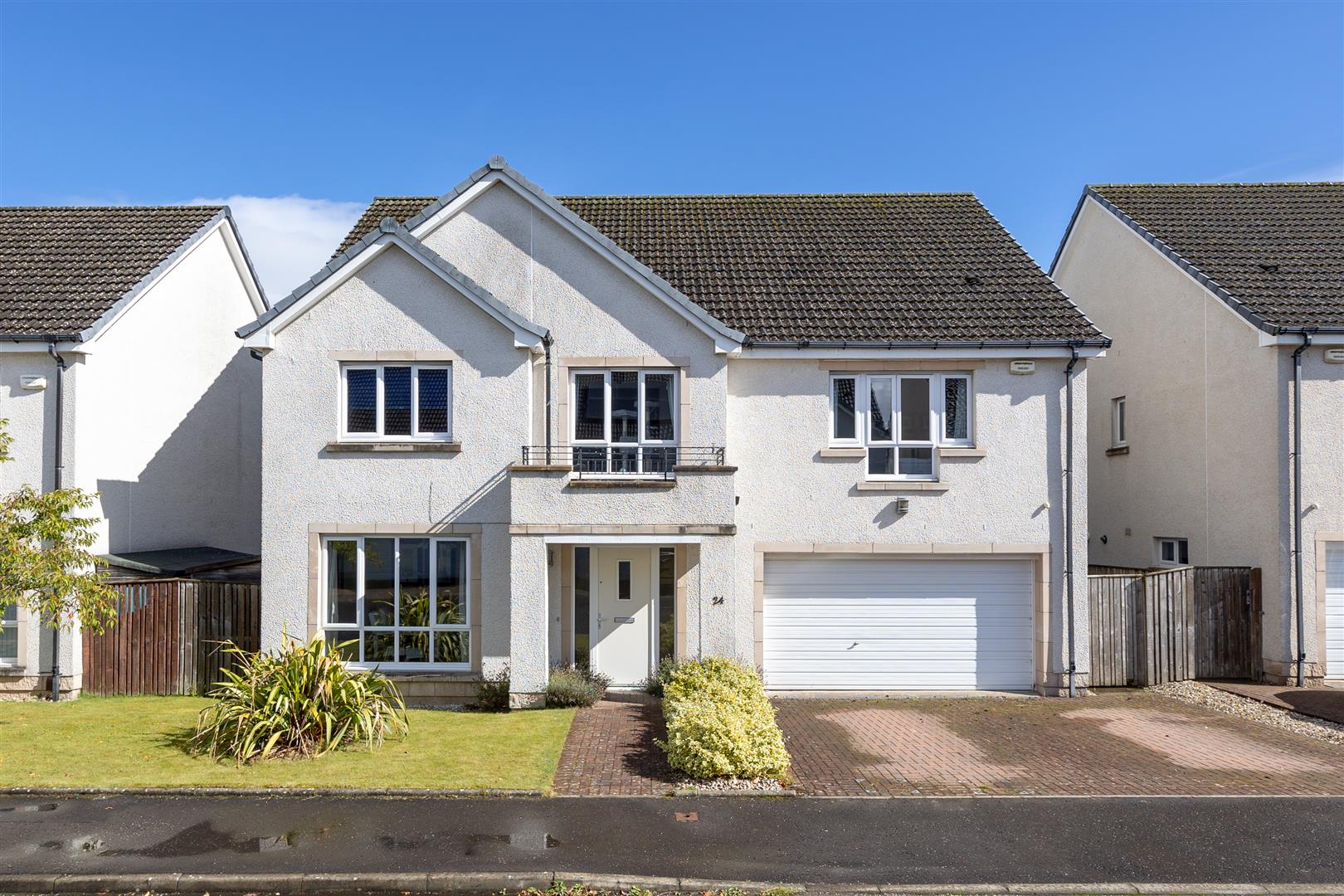 5 bed detached house for sale in Galbraith Crescent, Larbert  - Property Image 1
