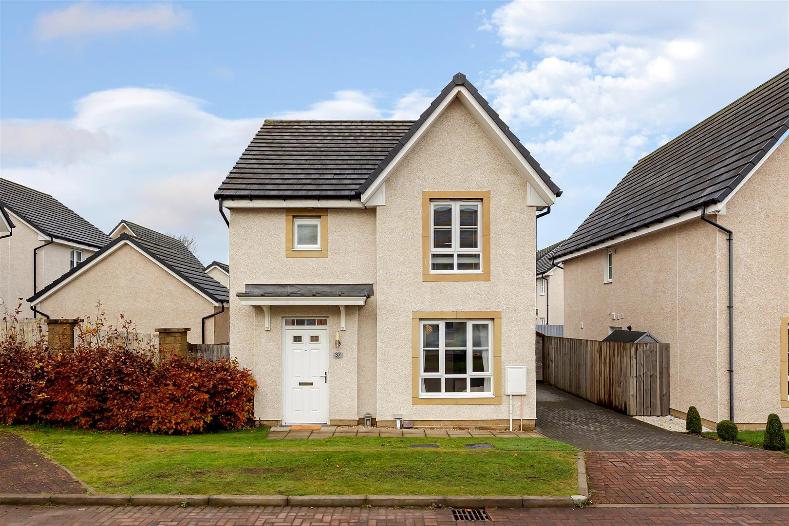 3 bed detached house for sale in Smeaton Drive, Bonnybridge  - Property Image 1