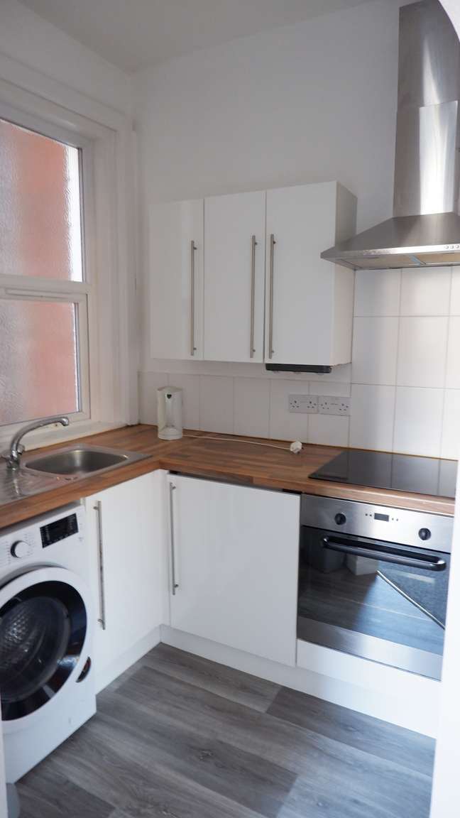 Flat to rent in Cecil Road, Bournemouth  - Property Image 2