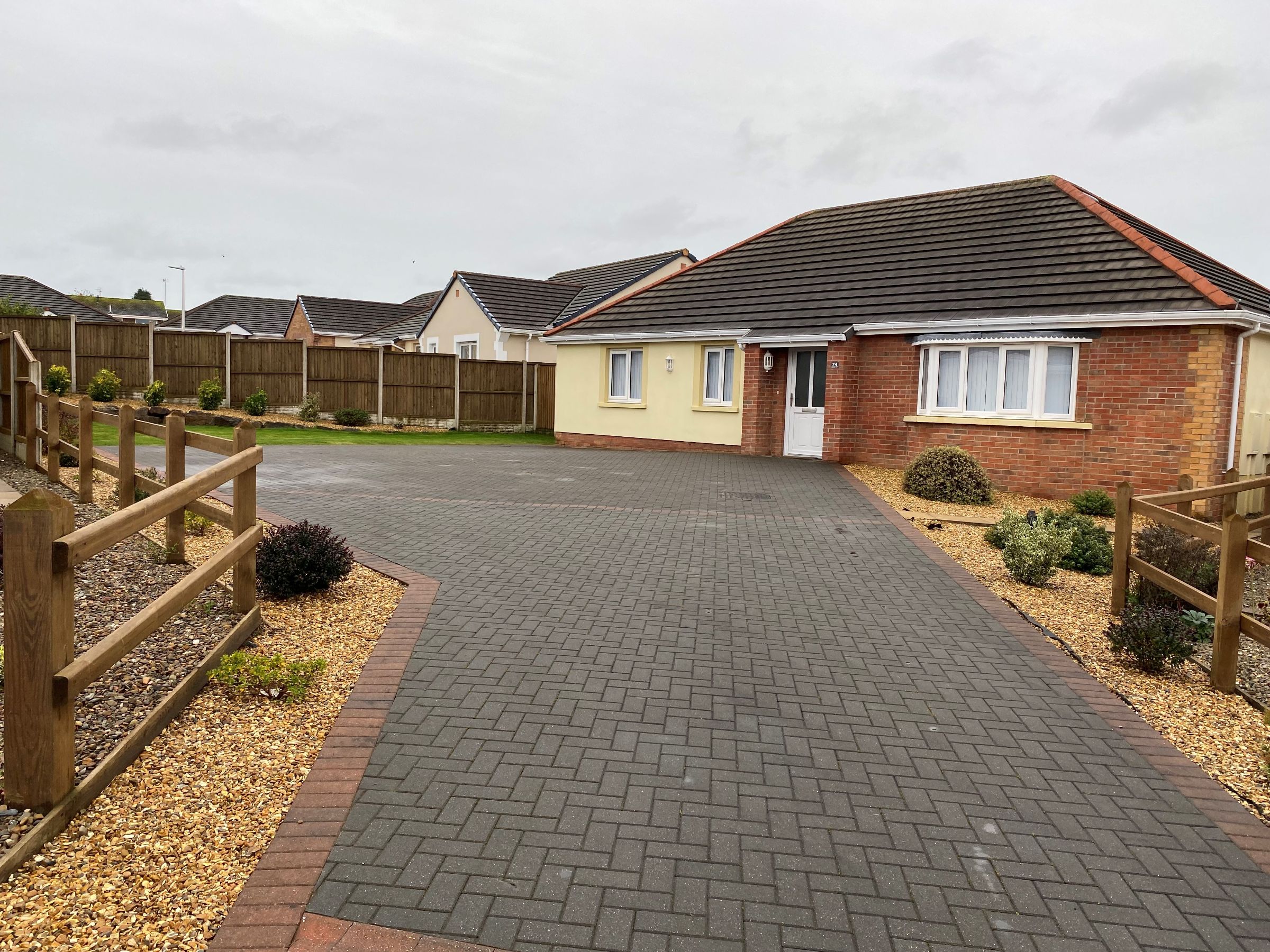 3 bed bungalow to rent in Gibbas Way, Pembroke - Property Image 1