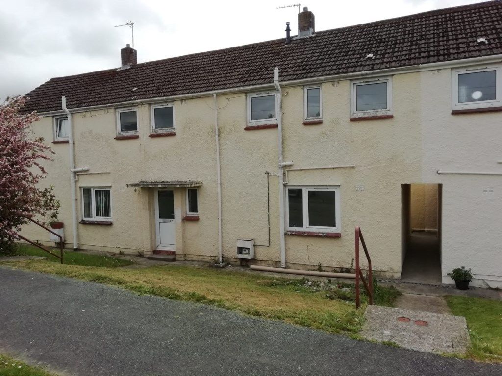 3 bed terraced house to rent in Caradoc Place, Haverfordwest - Property Image 1