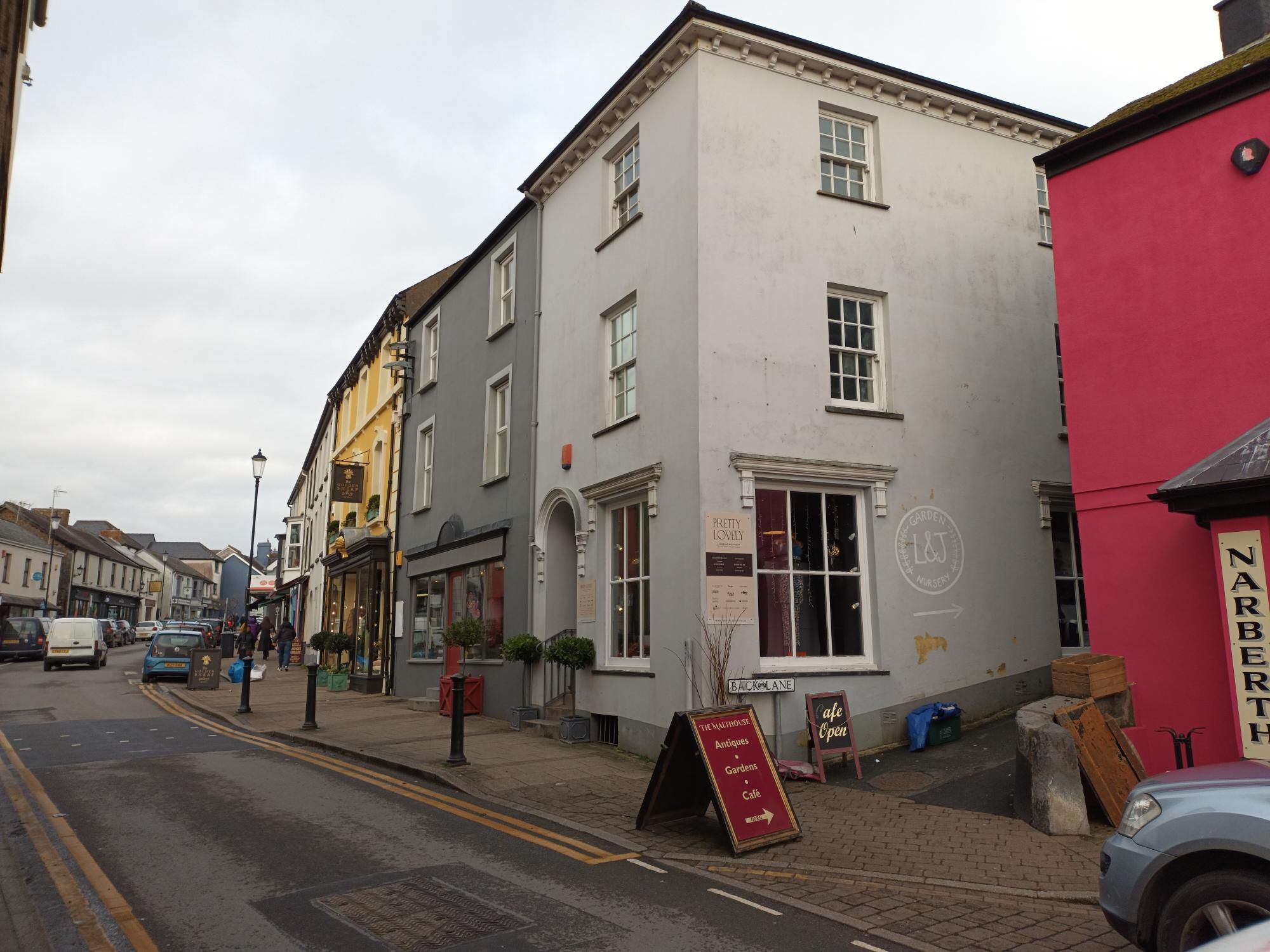 1 bed flat to rent in High Street, Narberth 0