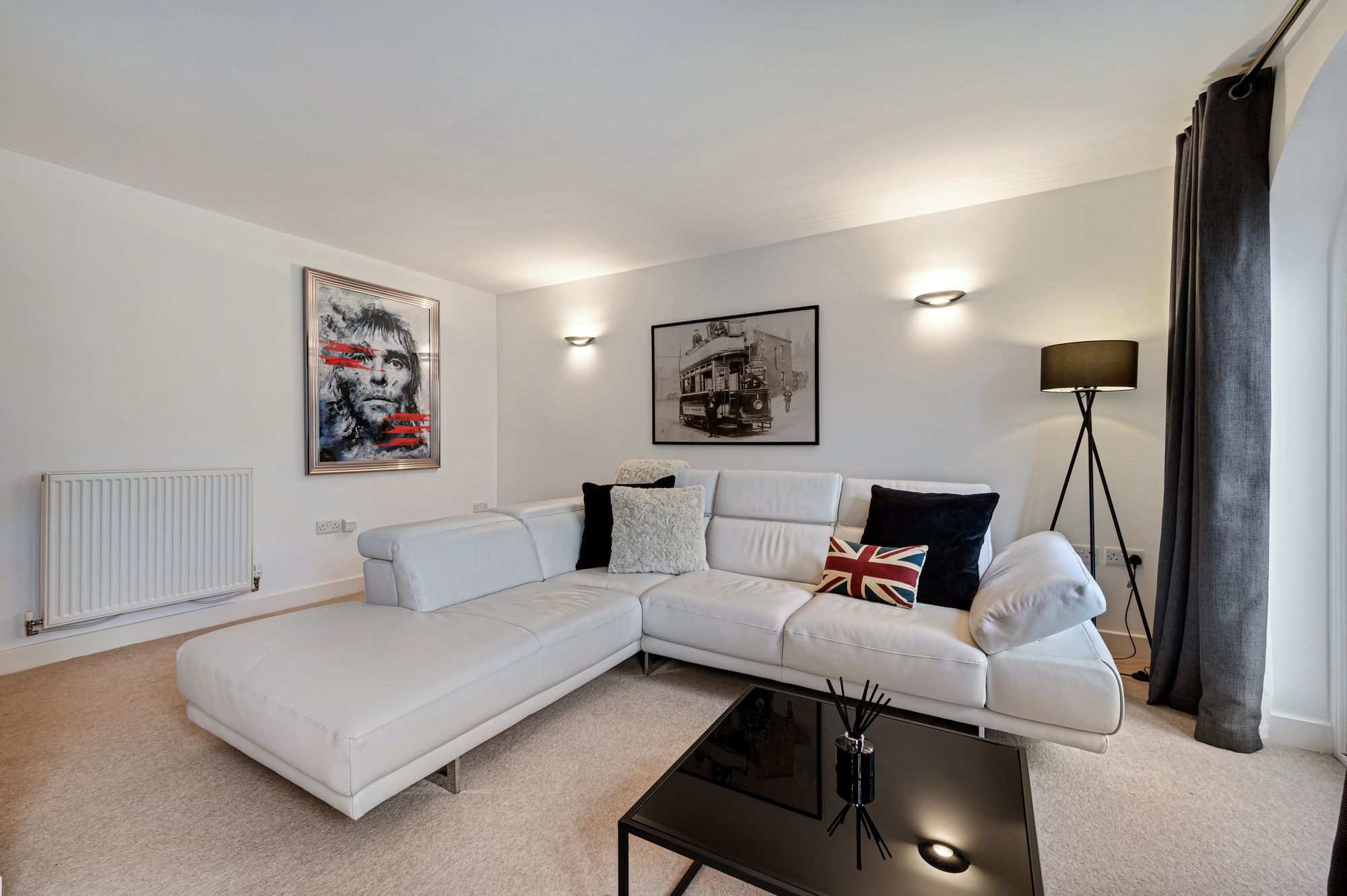 4 bed end of terrace house for sale in Greenmount Close, Bolton 2