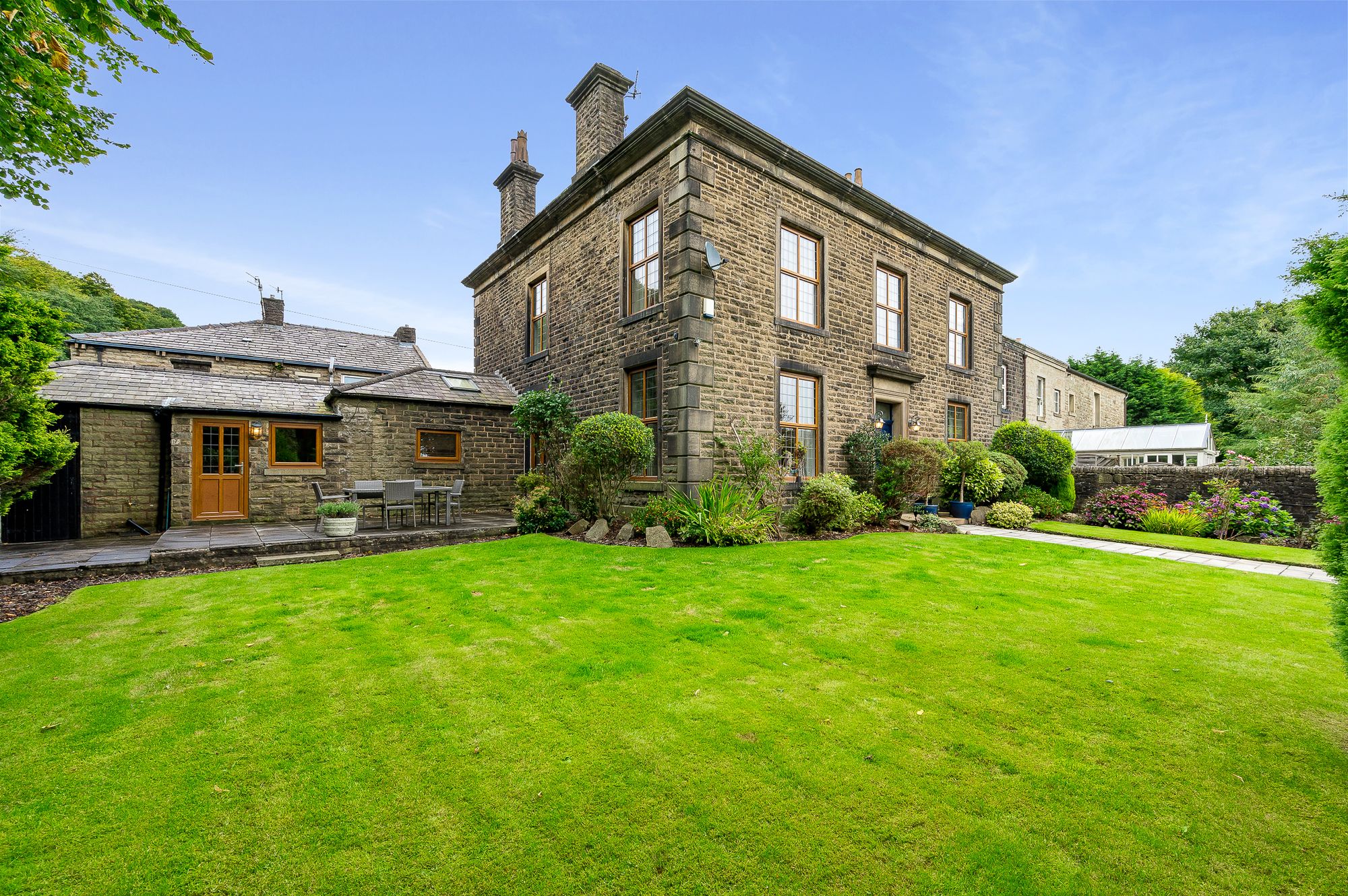 6 bed end of terrace house for sale in Burnley Road, Rossendale, BB4