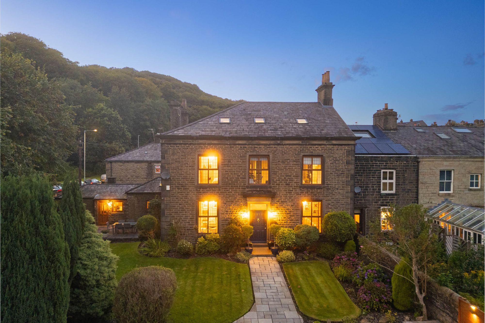 6 bed end of terrace house for sale in Burnley Road, Rossendale - Property Image 1