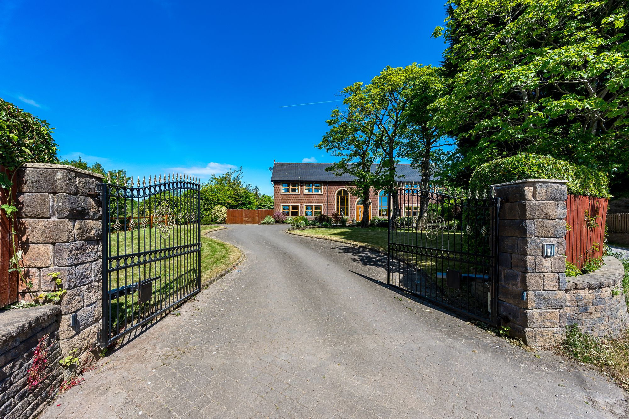 5 bed detached house for sale in Castle Road, Bury  - Property Image 39