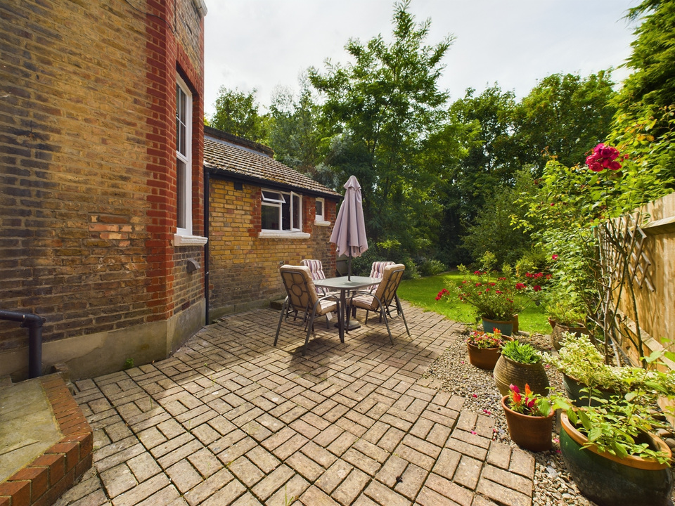 6 bed semi-detached house for sale in Riggindale Road, London  - Property Image 15