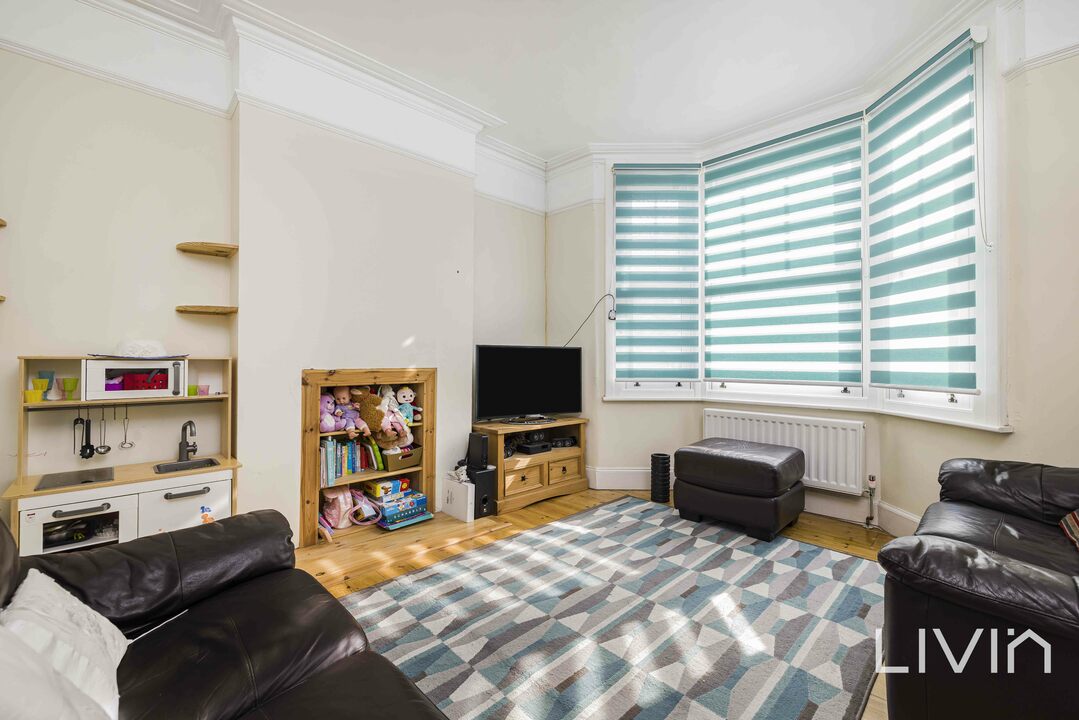 3 bed end of terrace house for sale in Addiscombe Court Road, Croydon  - Property Image 4