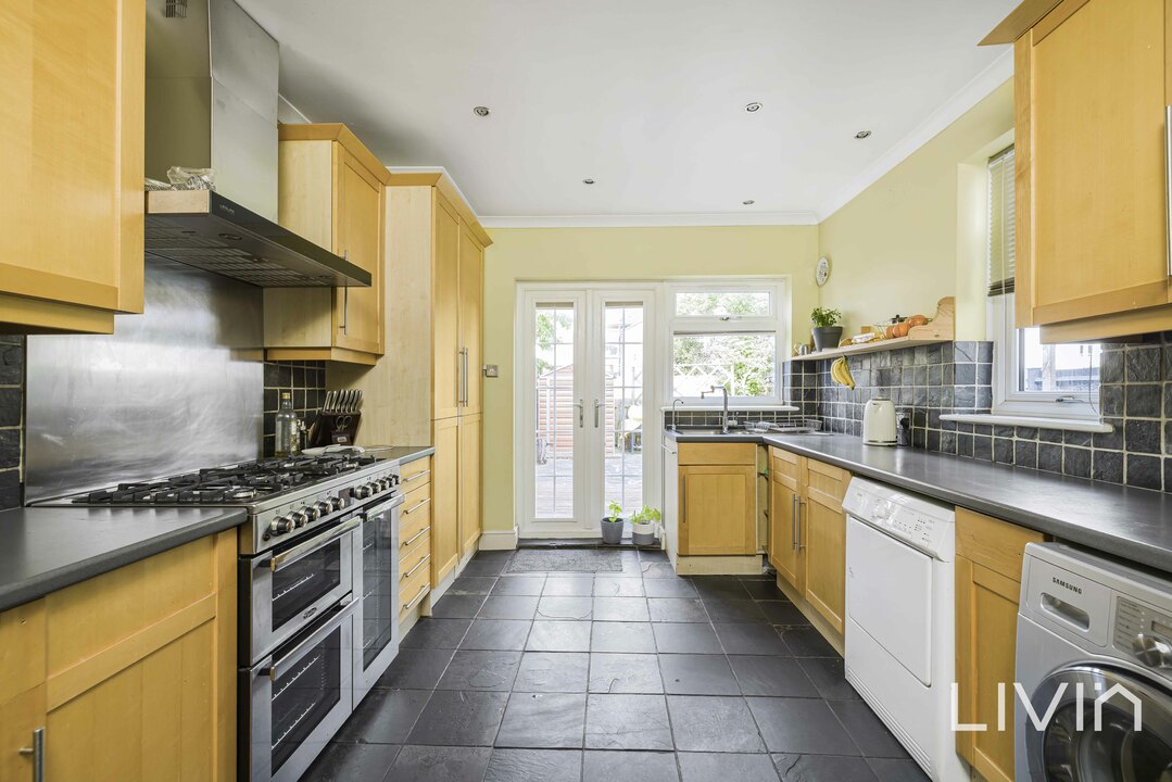 3 bed end of terrace house for sale in Addiscombe Court Road, Croydon, CR0