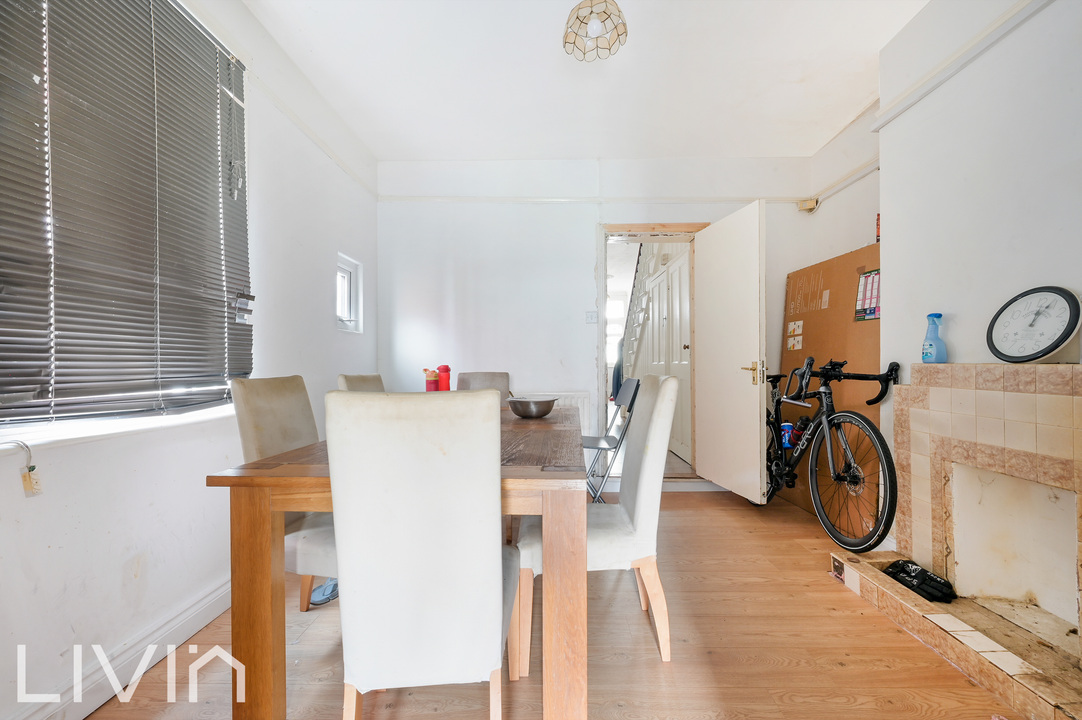 3 bed terraced house for sale in Leander Road, Thornton Heath  - Property Image 4