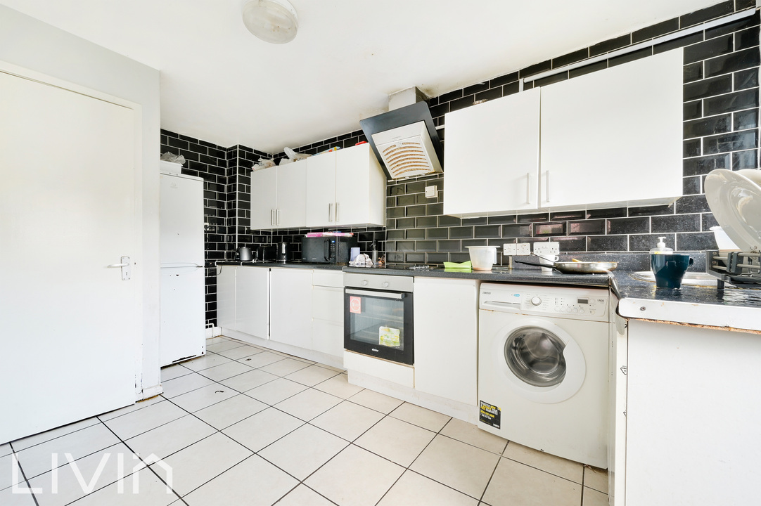 3 bed terraced house for sale in Leander Road, Thornton Heath  - Property Image 5
