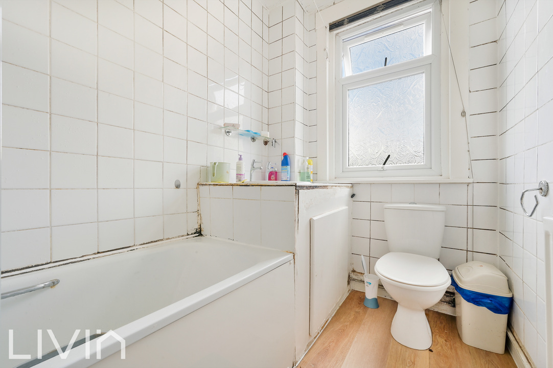 3 bed terraced house for sale in Leander Road, Thornton Heath 8