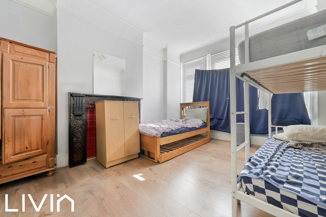 3 bed terraced house for sale in Leander Road, Thornton Heath 6