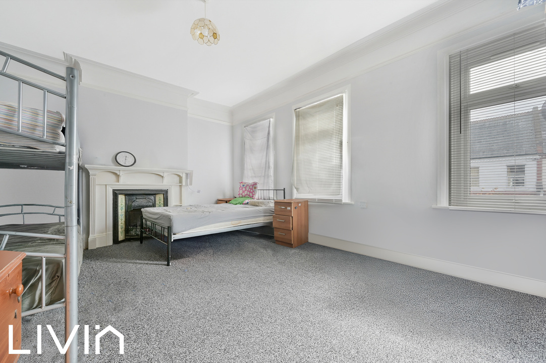 3 bed terraced house for sale in Leander Road, Thornton Heath 2