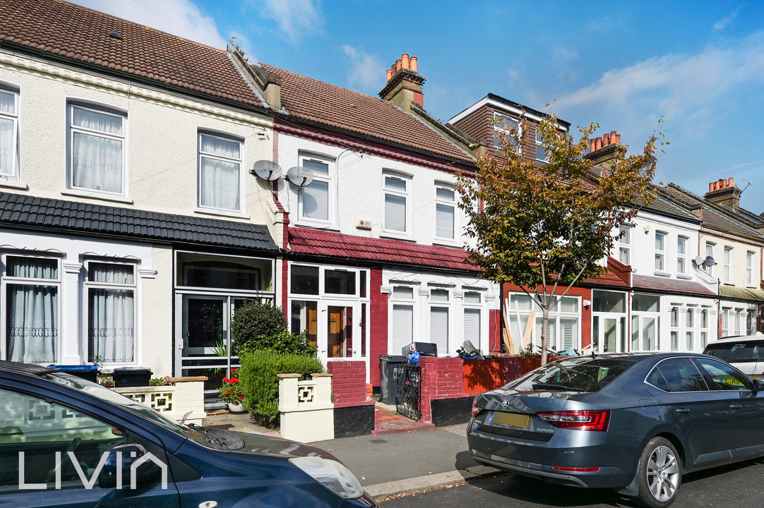 3 bed terraced house for sale in Leander Road, Thornton Heath - Property Image 1