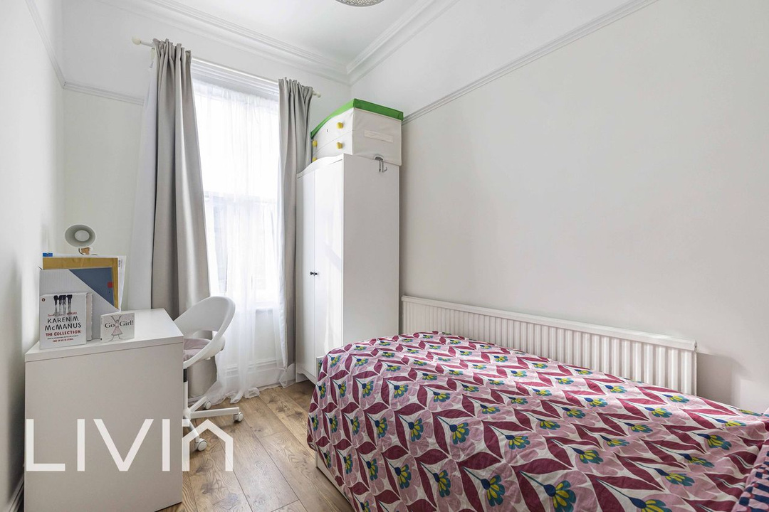 3 bed apartment for sale in Farquharson Road, Croydon 5