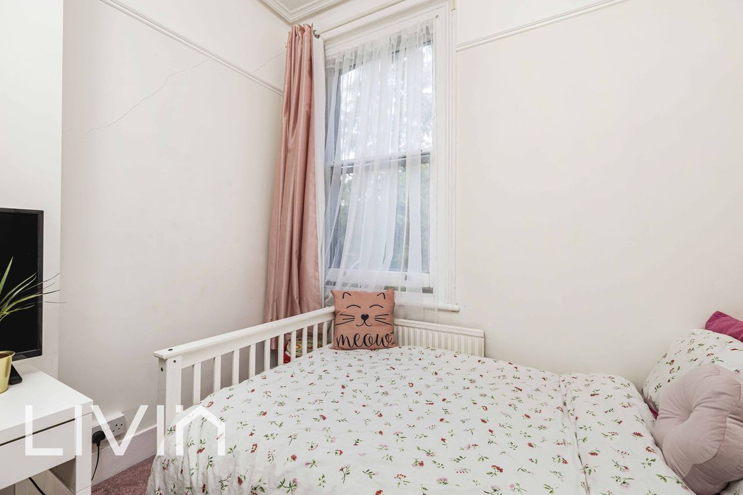 3 bed apartment for sale in Farquharson Road, Croydon 6
