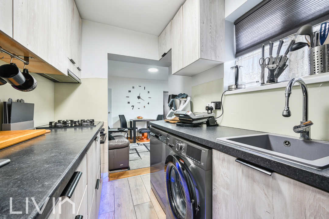 2 bed terraced house for sale in Warren Road, Croydon  - Property Image 4