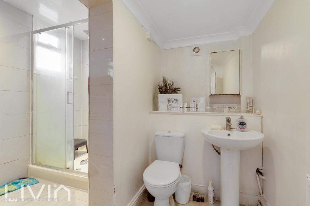 2 bed apartment for sale in Gloucester Road, Croydon 8