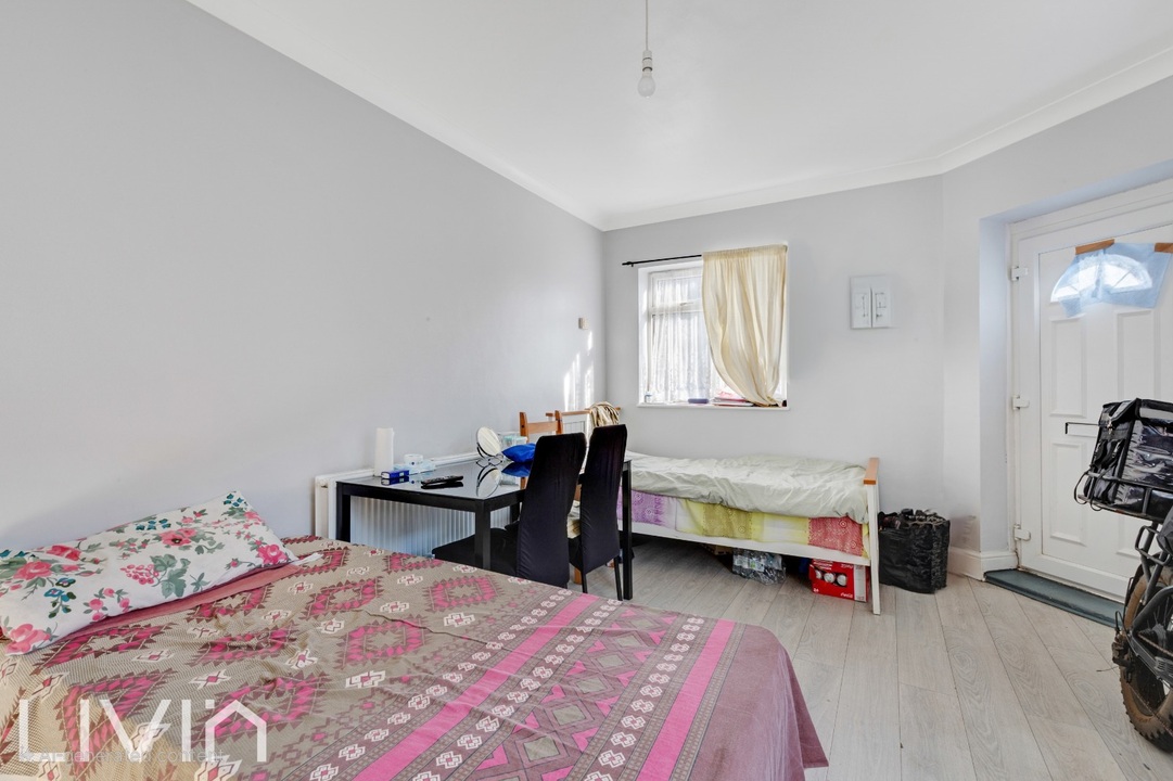 2 bed apartment for sale in Gloucester Road, Croydon 3