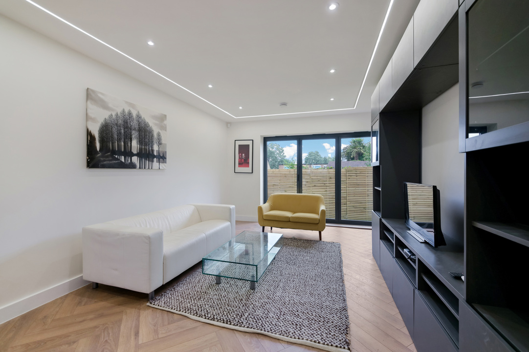 3 bed semi-detached house to rent in Newark Road, South Croydon  - Property Image 3
