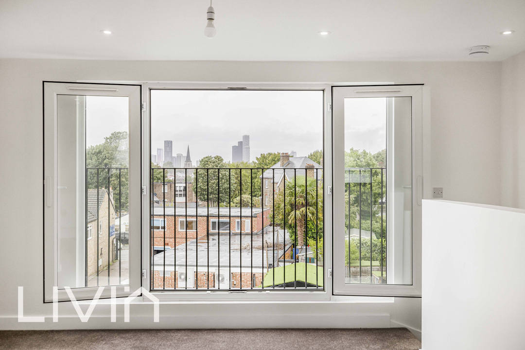 3 bed semi-detached house to rent in Newark Road, South Croydon, CR2