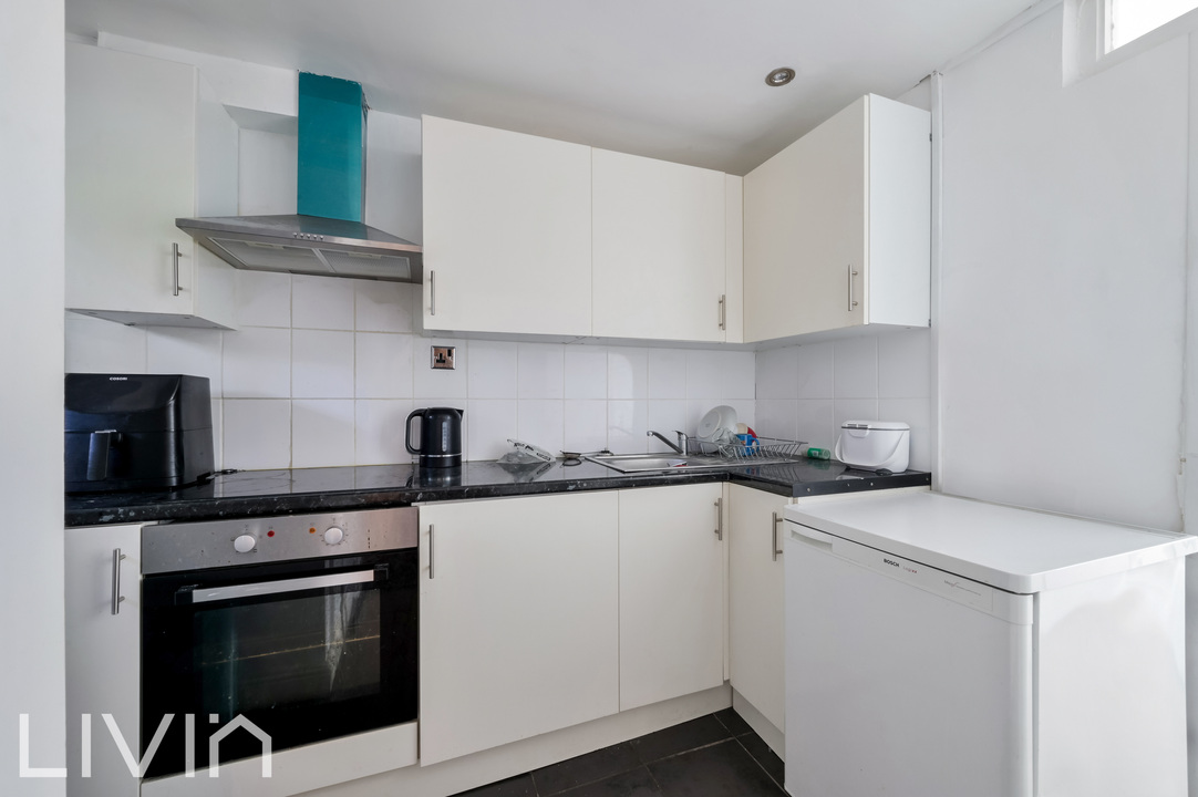4 bed terraced house to rent in Chichele Gardens, Croydon  - Property Image 6