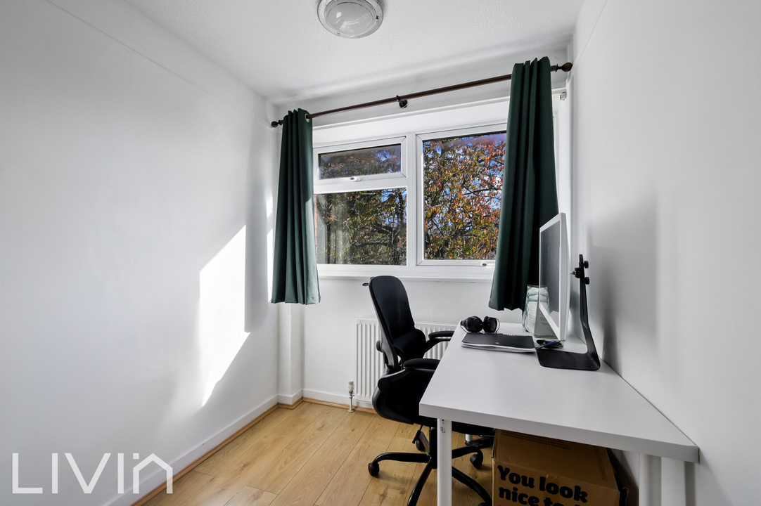 4 bed terraced house to rent in Chichele Gardens, Croydon 10