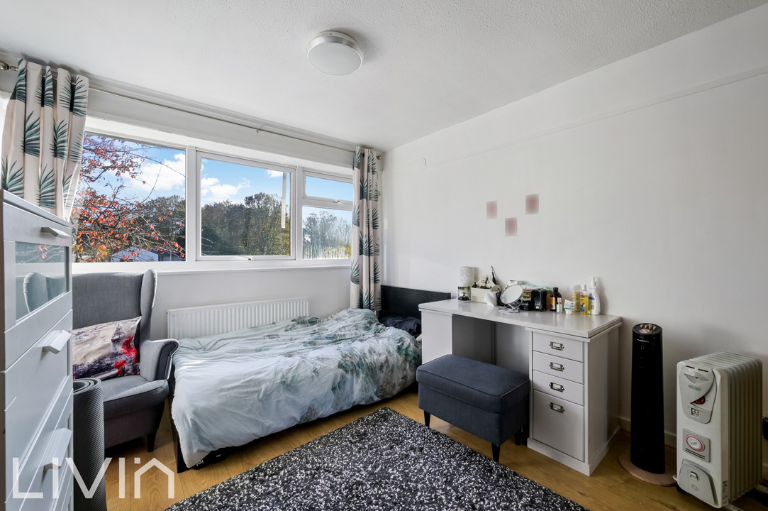 4 bed terraced house to rent in Chichele Gardens, Croydon 11