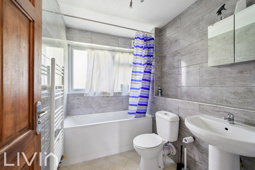 4 bed terraced house to rent in Chichele Gardens, Croydon  - Property Image 16