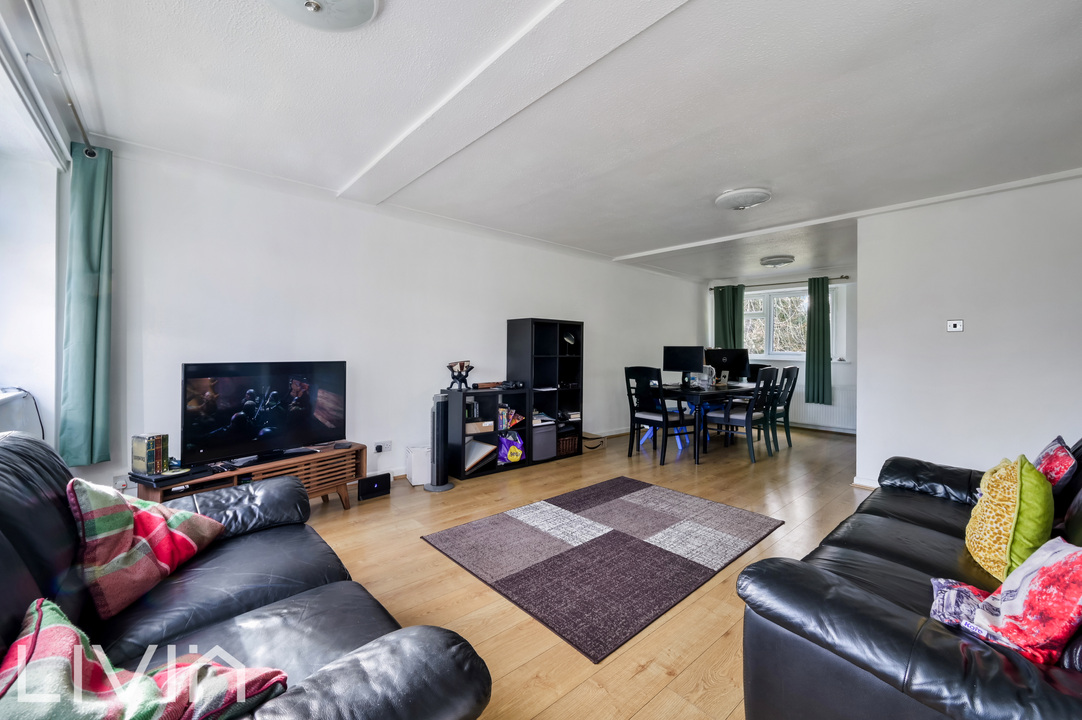4 bed terraced house to rent in Chichele Gardens, Croydon  - Property Image 4
