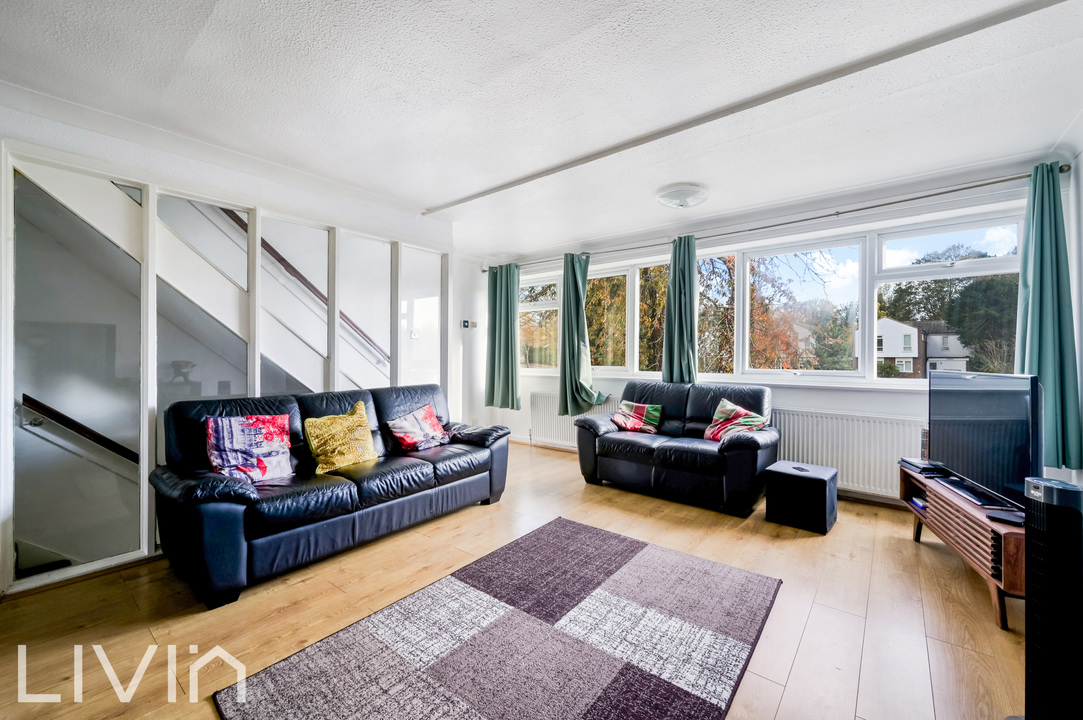 4 bed terraced house to rent in Chichele Gardens, Croydon  - Property Image 2