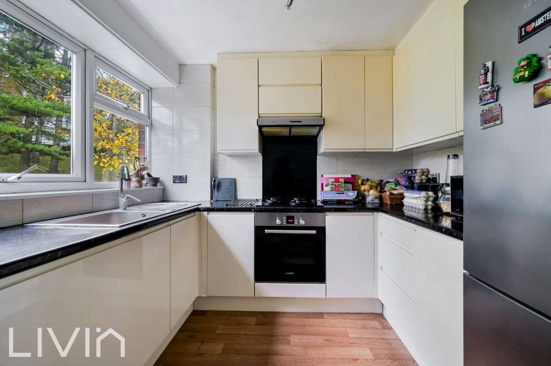 4 bed terraced house to rent in Chichele Gardens, Croydon 6