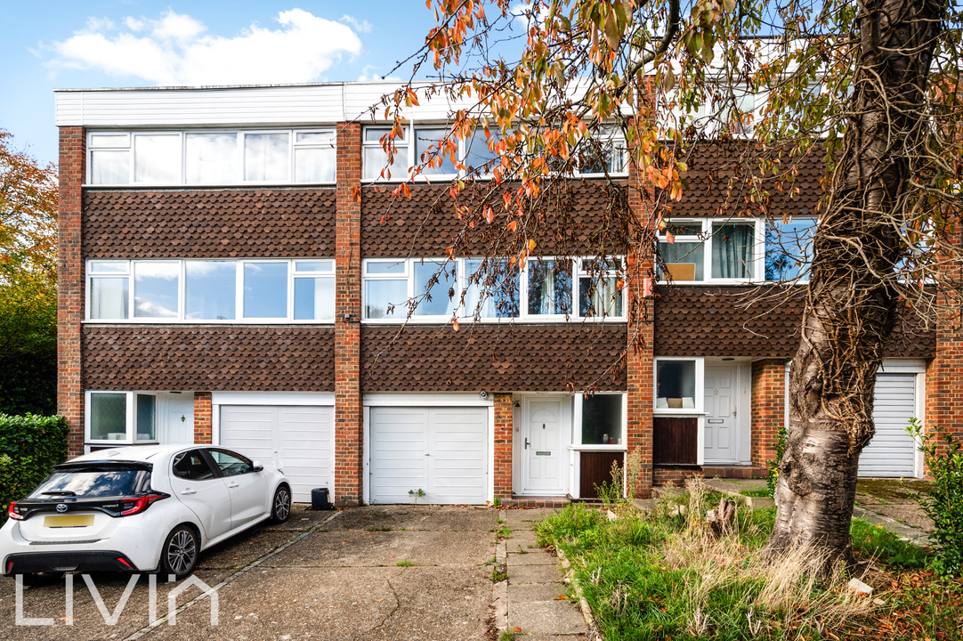 4 bed terraced house to rent in Chichele Gardens, Croydon  - Property Image 1