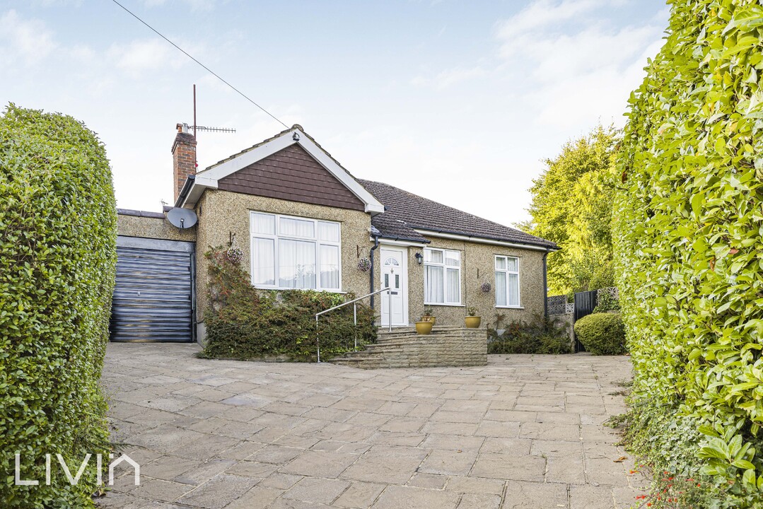 3 bed detached bungalow for sale in Birdwood Close, South Croydon  - Property Image 1