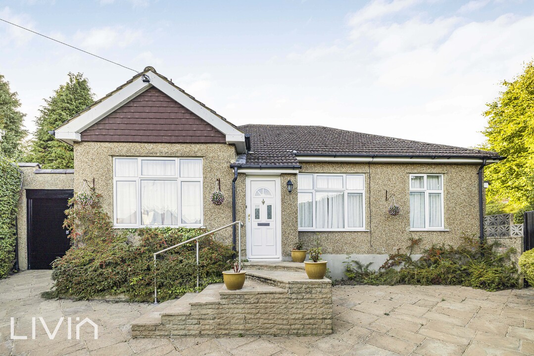 3 bed detached house for sale in Birdwood Close, South Croydon  - Property Image 3