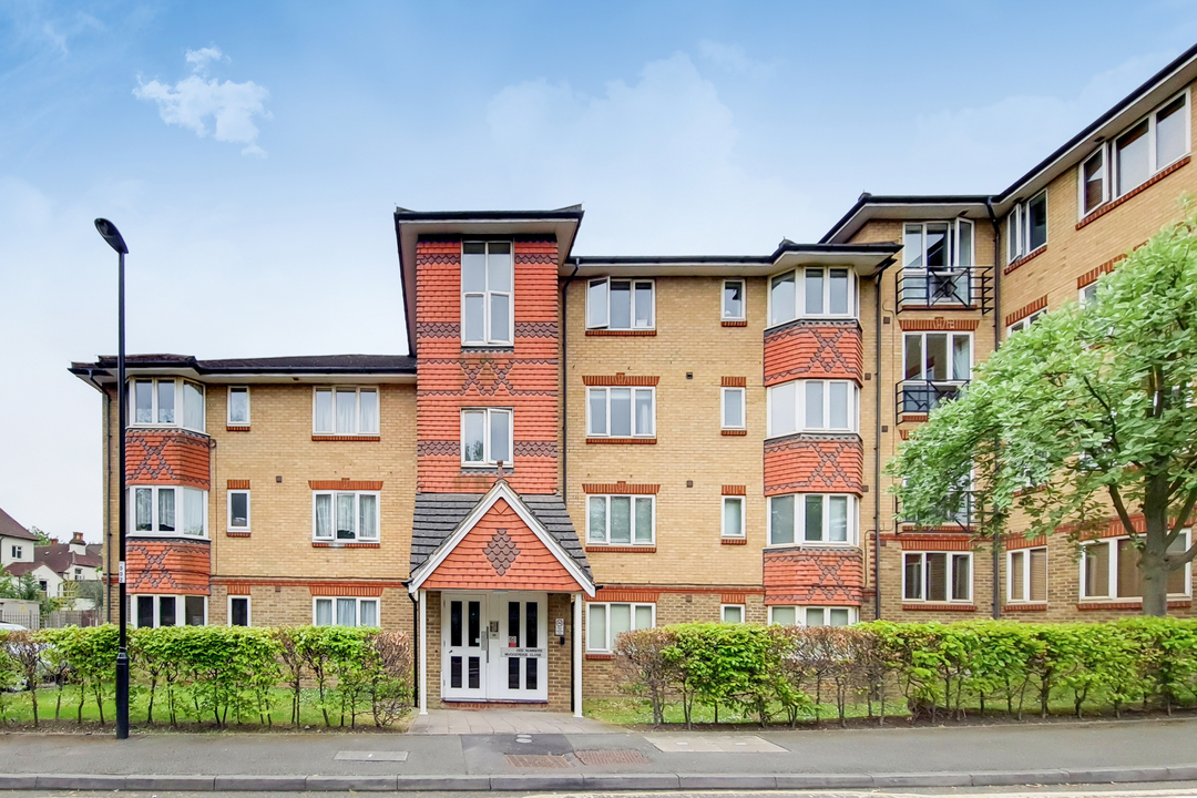 2 bed apartment to rent in Muggeridge Close, South Croydon - Property Image 1
