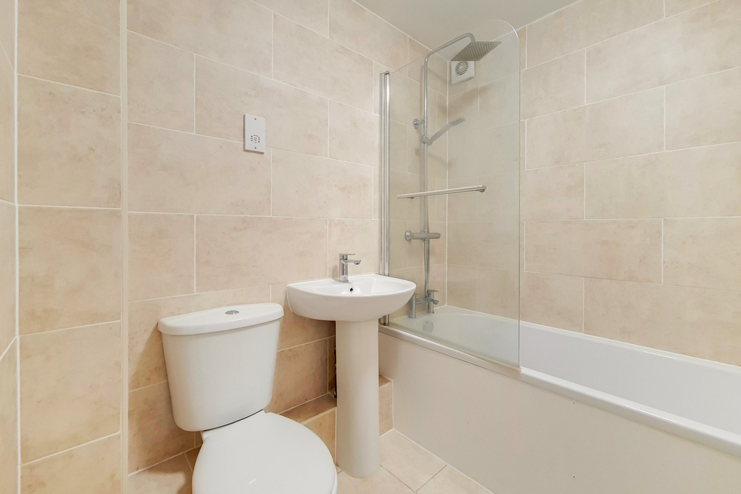 2 bed apartment to rent in Muggeridge Close, South Croydon 5