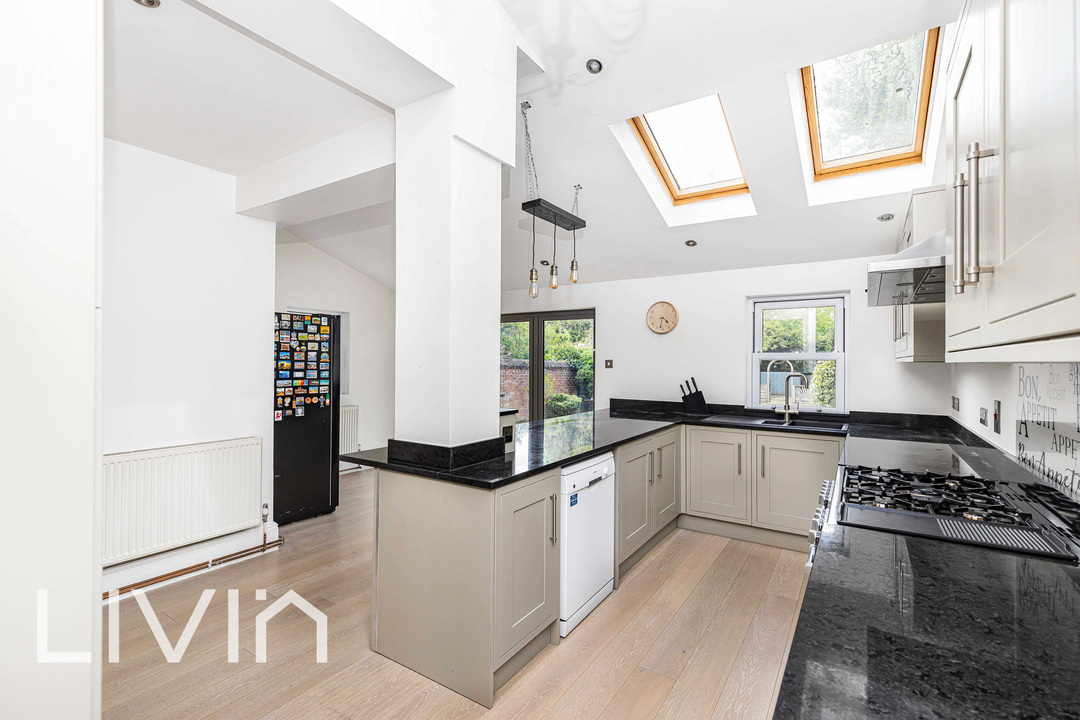 5 bed semi-detached house for sale in Waddon Road, Croydon  - Property Image 6