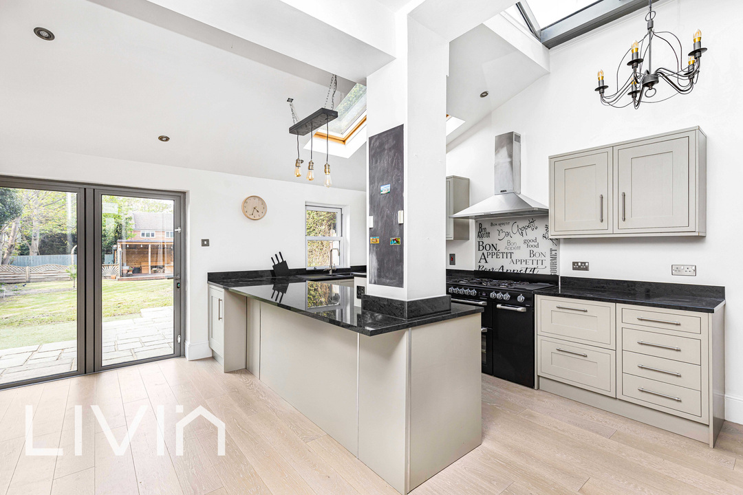 5 bed semi-detached house for sale in Waddon Road, Croydon  - Property Image 4