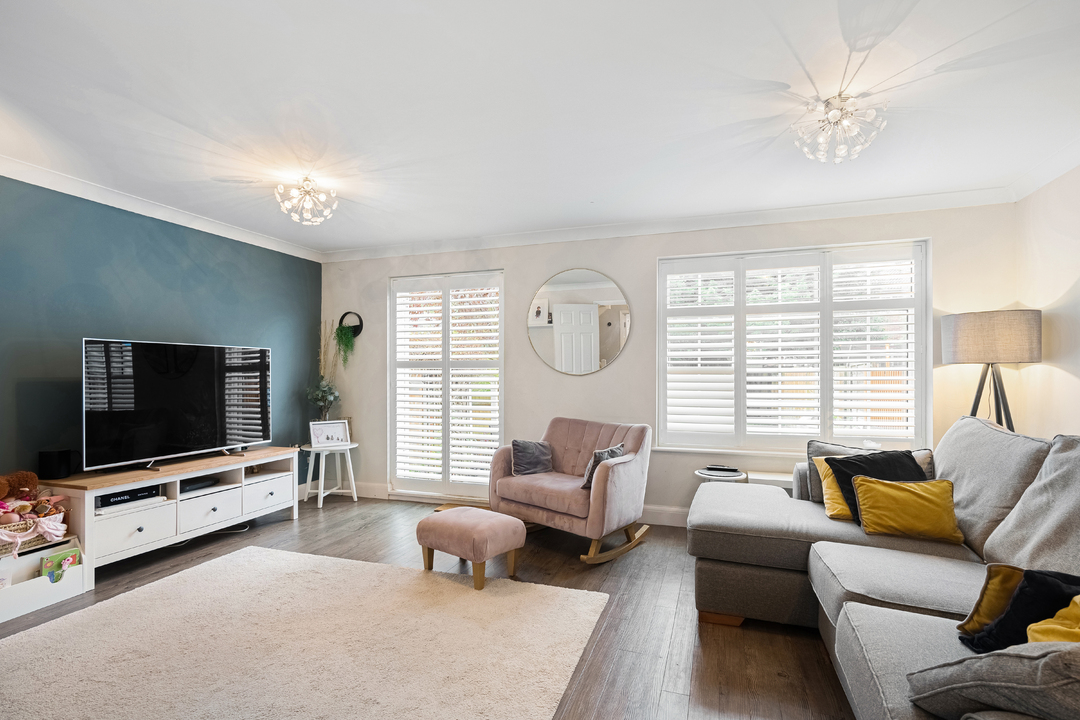 3 bed end of terrace house for sale in Paul Gardens, Croydon - Property Image 1
