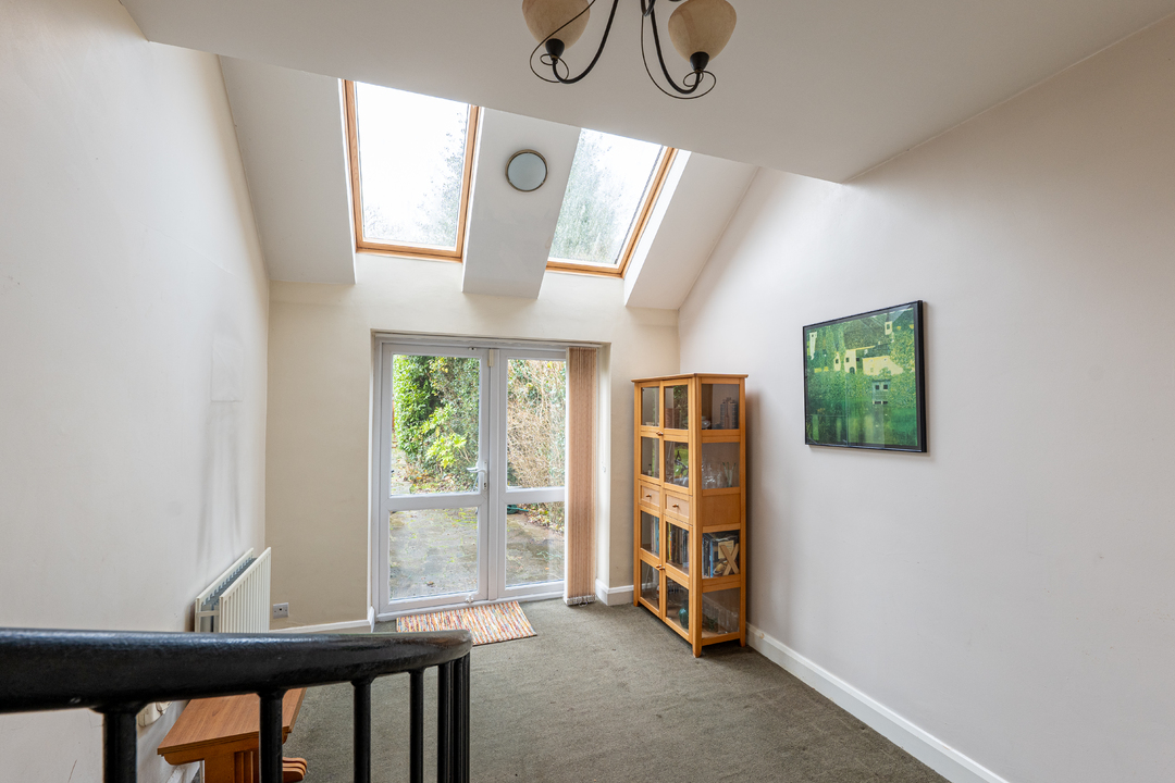 4 bed semi-detached house for sale in Crossways, South Croydon 9